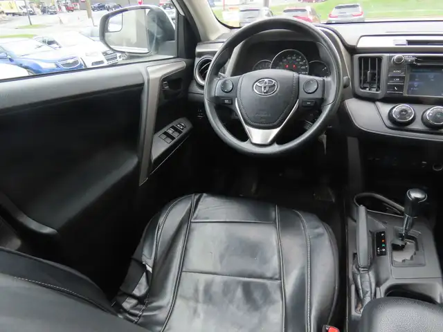 2016 Toyota RAV4 - Photo 8