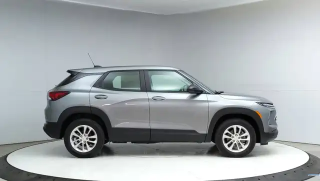 2024 Chevrolet Trailblazer LS - Photo 2