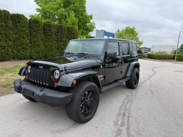 2013 JEEP WRANGLER UNLIMITED SAHARA EDITION 4WD AUTOMATIC A/C