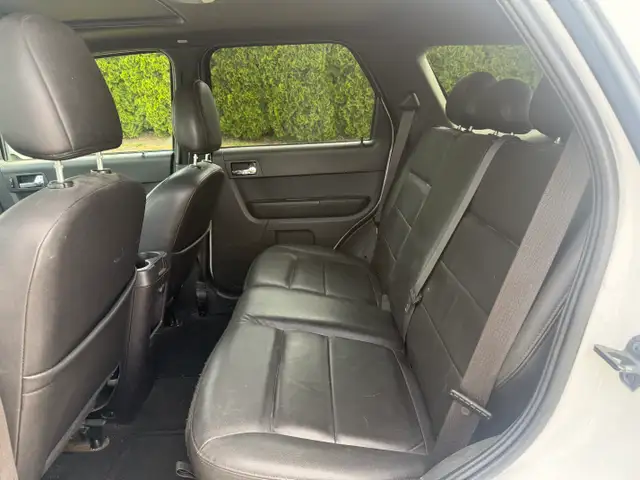 2008 Ford Escape LIMITED 4WD AUTO A/C LEATHER LOCAL BC 173,000KM - Photo 9