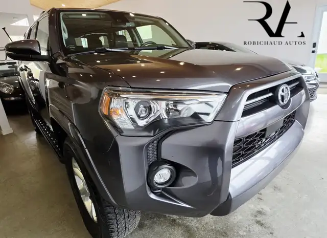 2022 Toyota 4Runner SR5 AWD 7 PASSAGER