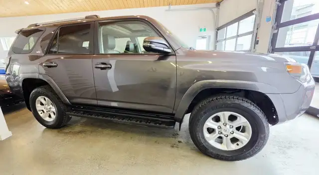 2022 Toyota 4Runner SR5 AWD 7 PASSAGER - Photo 3