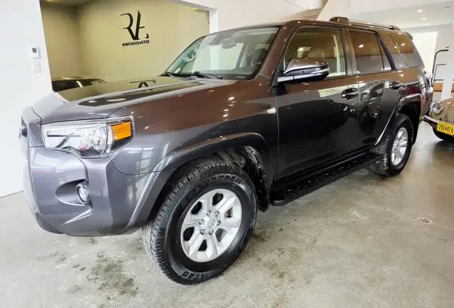 2022 Toyota 4Runner SR5 AWD 7 PASSAGER - Photo 6