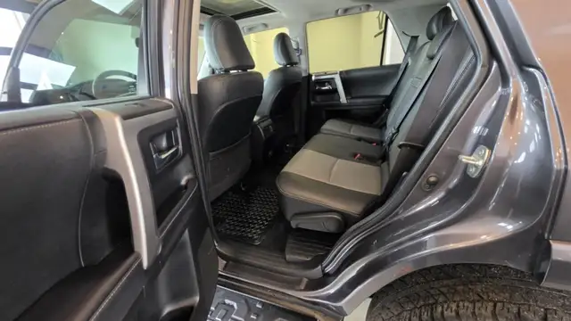 2022 Toyota 4Runner SR5 AWD 7 PASSAGER - Photo 7