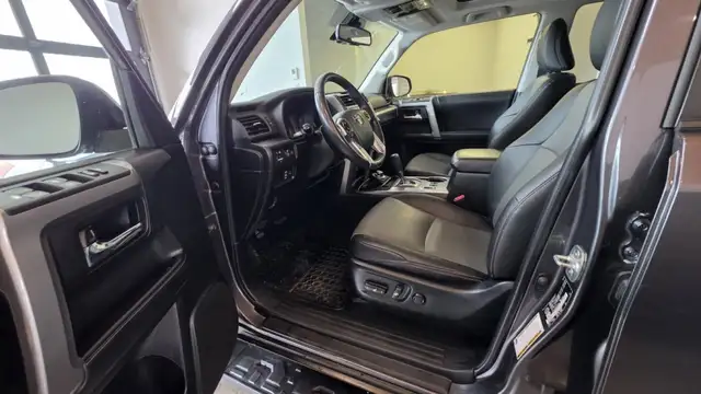 2022 Toyota 4Runner SR5 AWD 7 PASSAGER - Photo 8