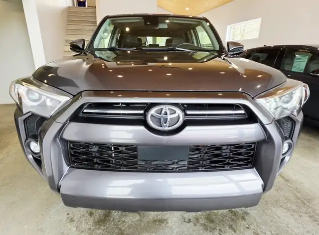 2022 Toyota 4Runner SR5 AWD 7 PASSAGER - Photo 9