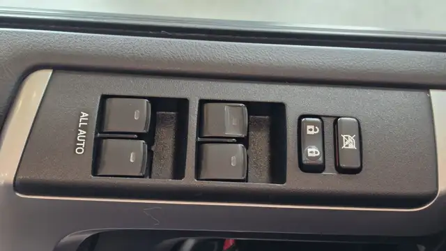 2022 Toyota 4Runner SR5 AWD 7 PASSAGER - Photo 10
