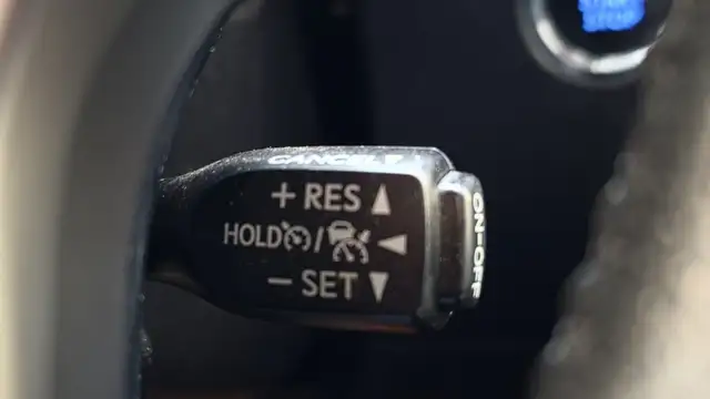 2022 Toyota 4Runner SR5 AWD 7 PASSAGER - Photo 16