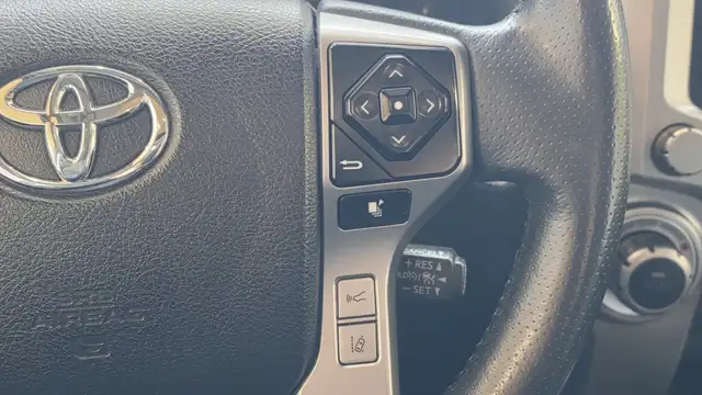 2022 Toyota 4Runner SR5 AWD 7 PASSAGER - Photo 17