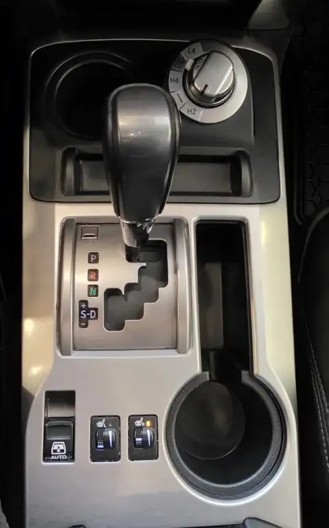 2022 Toyota 4Runner SR5 AWD 7 PASSAGER - Photo 31