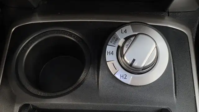 2022 Toyota 4Runner SR5 AWD 7 PASSAGER - Photo 32