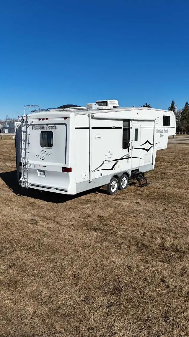 2002 Kustom Coach Titan - Photo 2