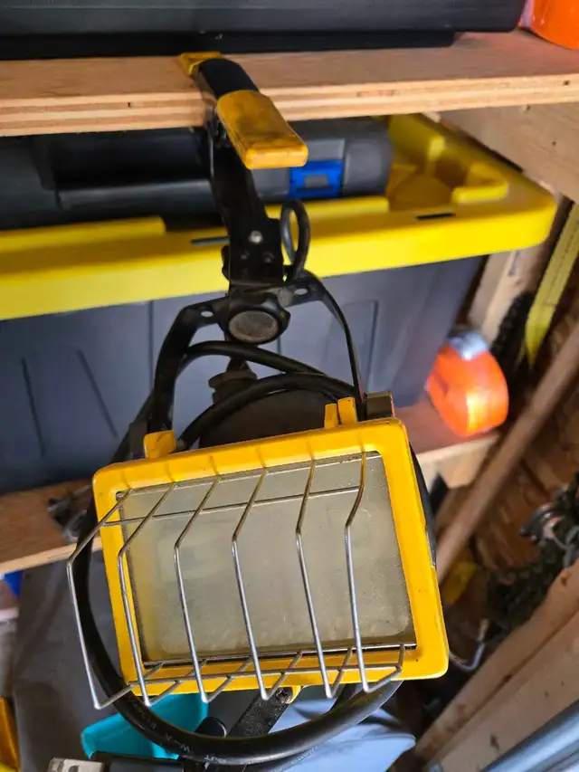 traction plates and tool belt - Photo 6