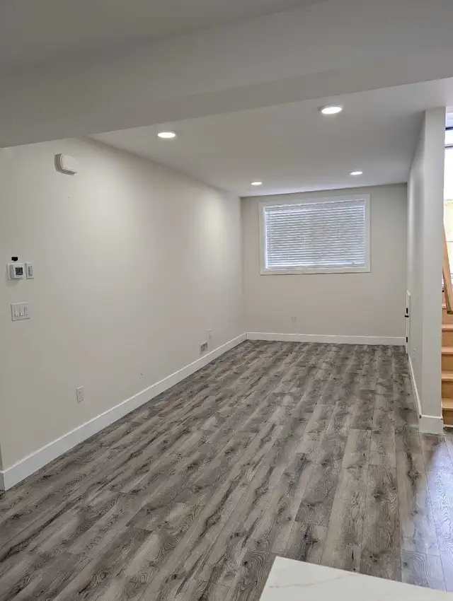 Three bedroom 2 full bathrooms - Photo 4
