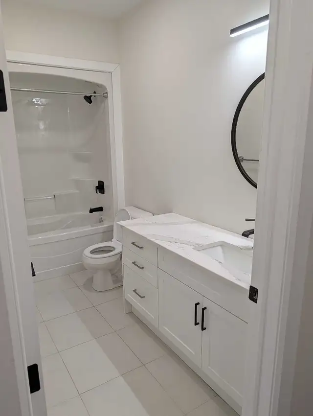 Three bedroom 2 full bathrooms - Photo 5