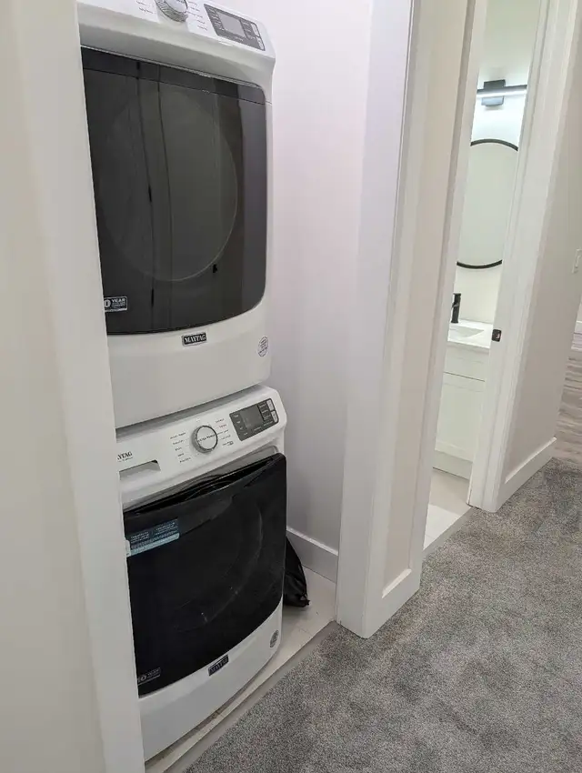 Three bedroom 2 full bathrooms - Photo 6