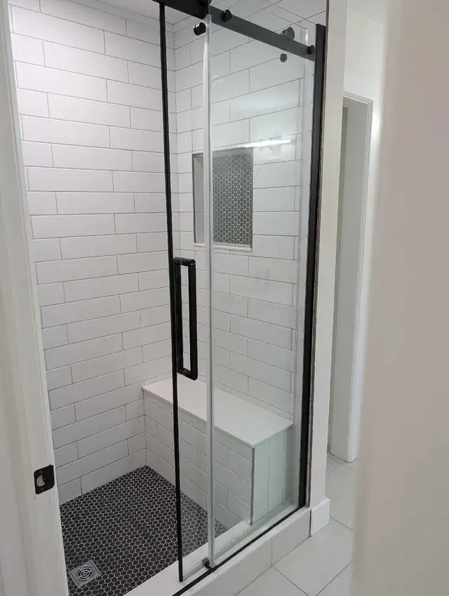 Three bedroom 2 full bathrooms - Photo 10