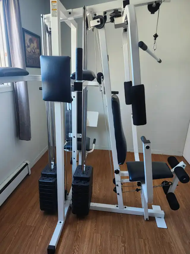 À vendre.Machine d’entraînement et vélo d’entraînement.
