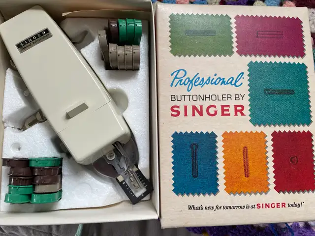 singer buttonholer