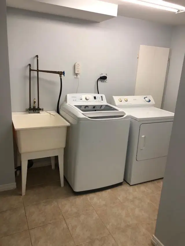 Basement for rent - Photo 6