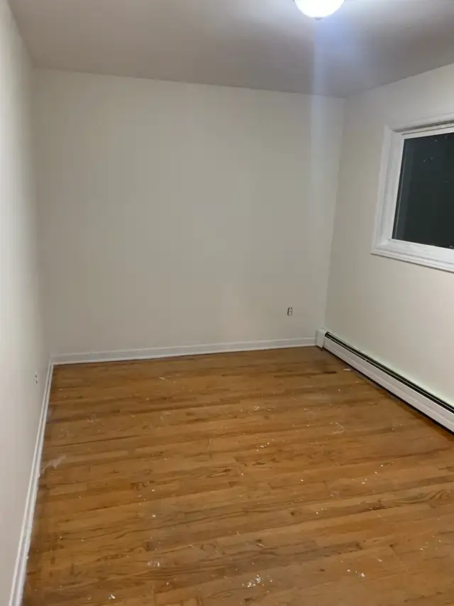 3 bedroom Flat on Windsor St. $3000 includes ALL,  heat,elec,int - Photo 5