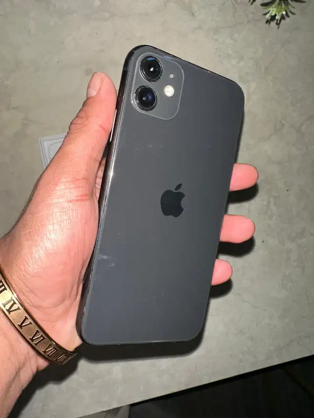 IPHONE 11 64GB 100% batt Airpods Pkg/Delivery - Photo 2