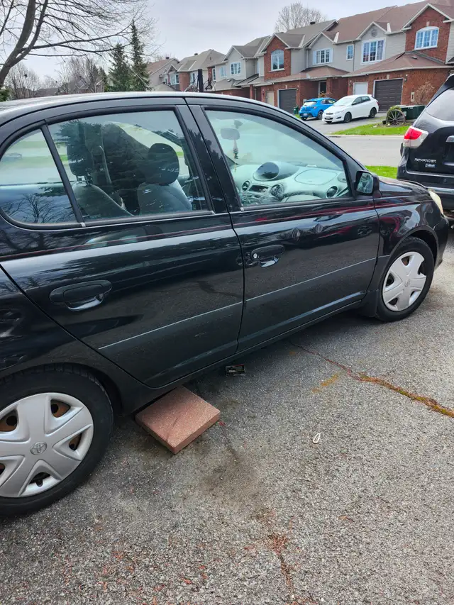2003 Toyota Echo - Photo 2