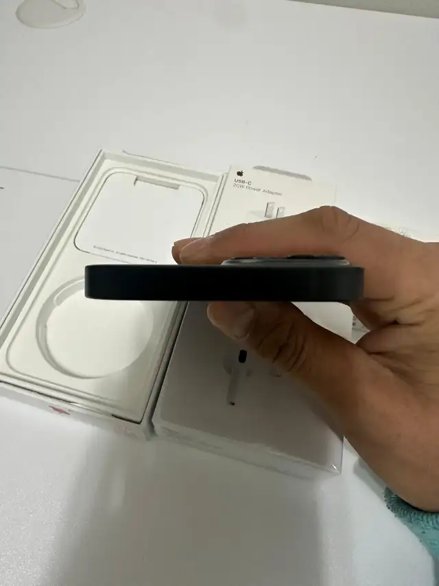 iPhone 13 mini 256gb Airpods/Charger/Delivery - Photo 5