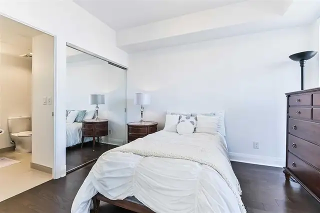 Bay St/Mary St Luxury U Condo 2 Bed/2 Bath Near UofT - Photo 5