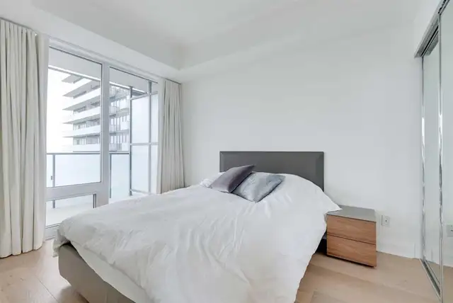 Bay St/Mary St Luxury U Condo 2 Bed/2 Bath Near UofT - Photo 6