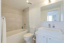 Bay St/Mary St Luxury U Condo 2 Bed/2 Bath Near UofT - Photo 8