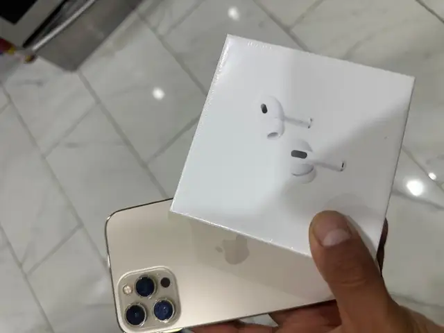 iPhone 12 Pro max 128GB Airpods Pkg/Delivery - Photo 8
