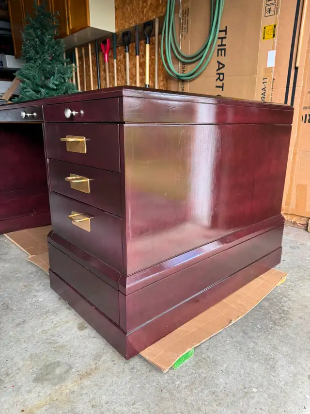 Executive Desk - Photo 3