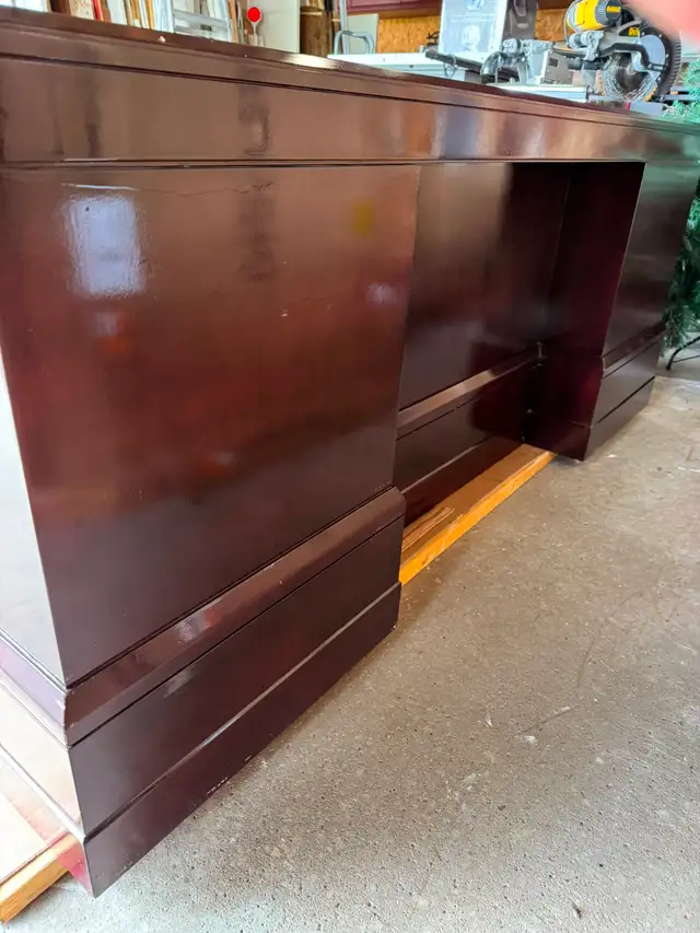 Executive Desk - Photo 4