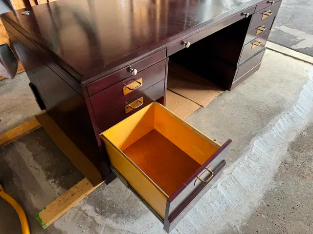 Executive Desk - Photo 8