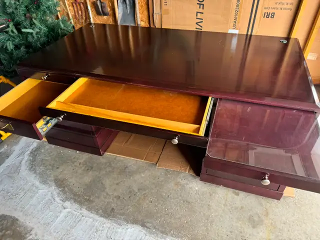 Executive Desk - Photo 9
