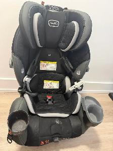 Selling Evenflo 4 in 1 car seat, expiry 2032