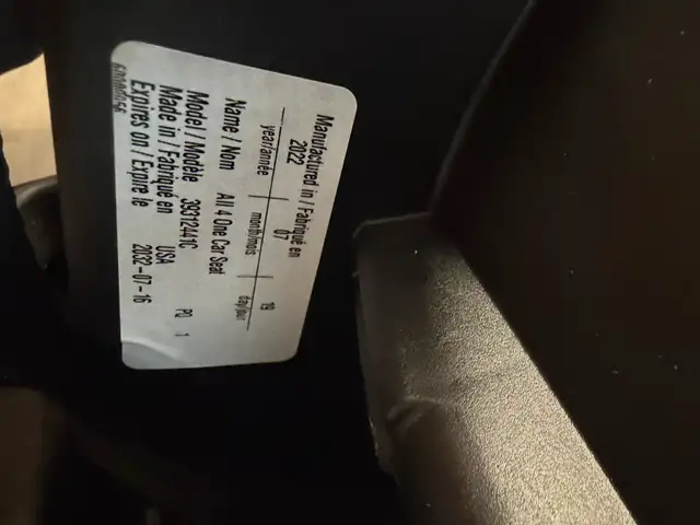 Selling Evenflo 4 in 1 car seat, expiry 2032 - Photo 2