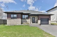 Bungalow avec garage:  25 min de la base militaire de St-Jean