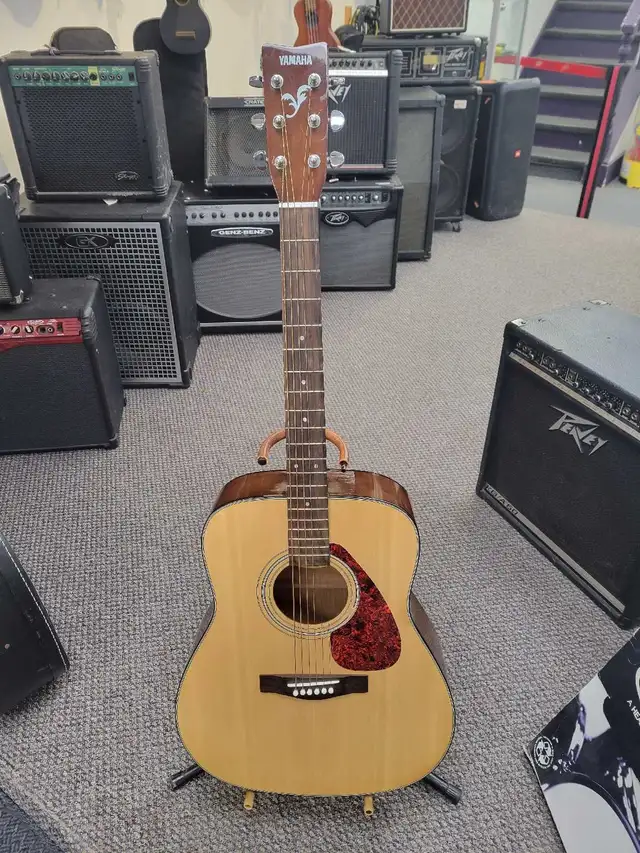 Yamaha F325 Acoustic Guitar