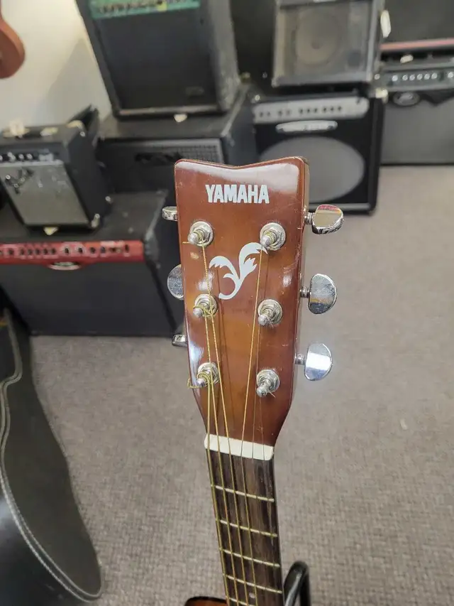 Yamaha F325 Acoustic Guitar - Photo 2