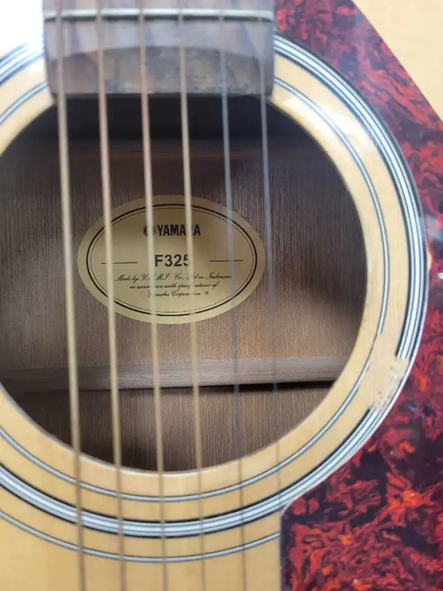 Yamaha F325 Acoustic Guitar - Photo 3