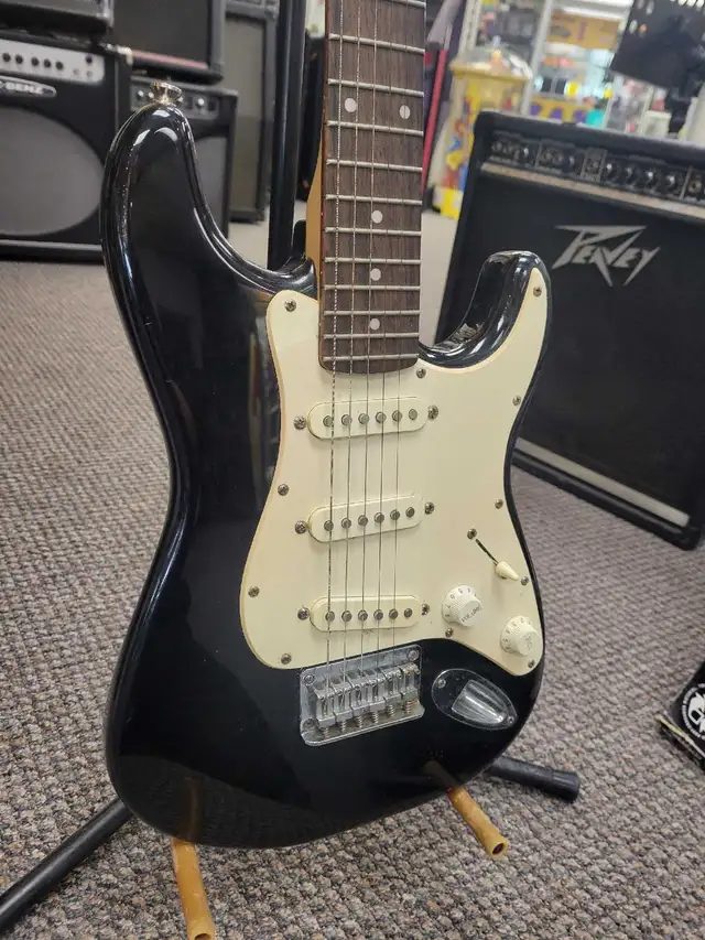 Squier Mini Electric Guitar - Black - Photo 3