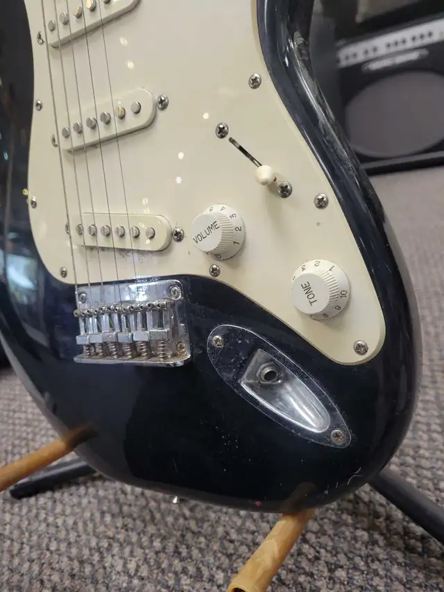 Squier Mini Electric Guitar - Black - Photo 4