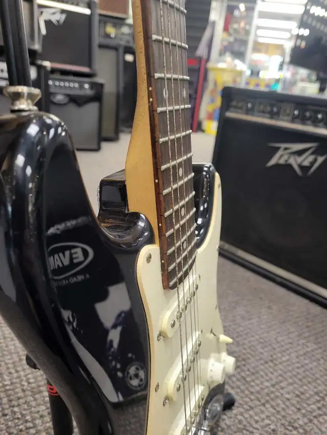 Squier Mini Electric Guitar - Black - Photo 8