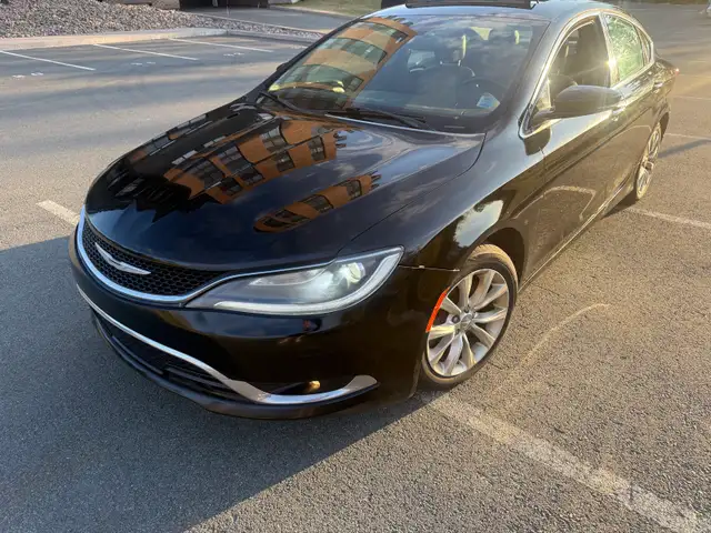 2015 Chrysler 200c - Photo 4
