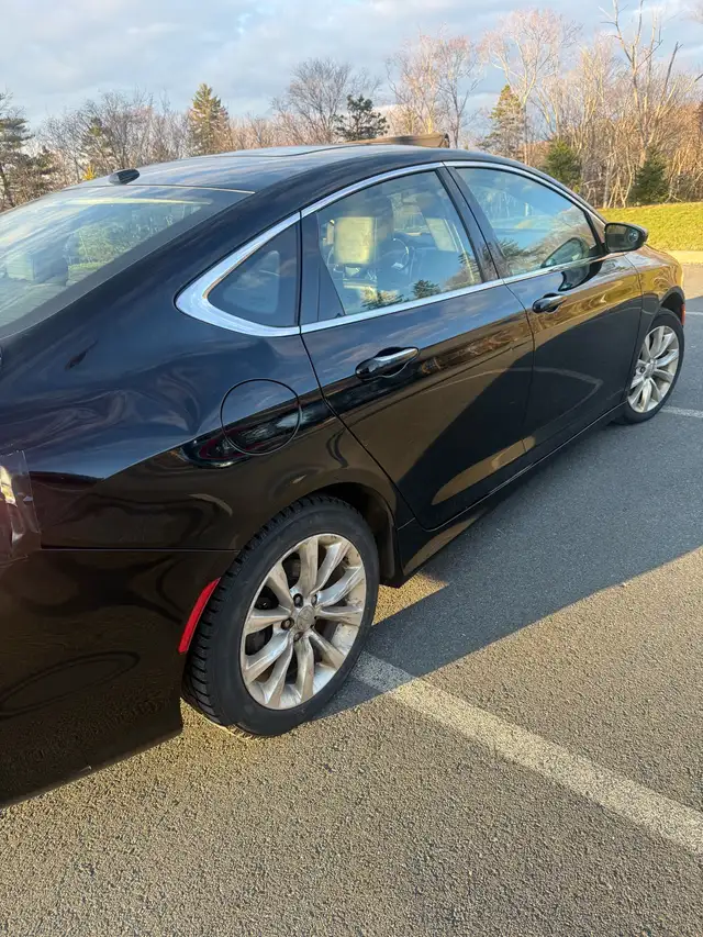2015 Chrysler 200c - Photo 8