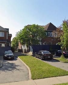 Room for Rent in  Brampton