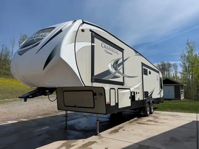 An amazing fifth wheel with options galore!