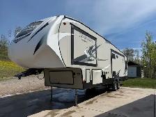 An amazing fifth wheel with options galore!